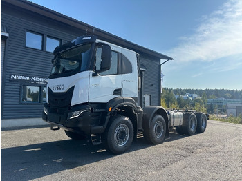 Kamion sa golom šasijom i zatvorenom kabinom IVECO T-WAY