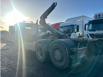 Kamion sa hidrauličnom kukom Scania P420: slika 5