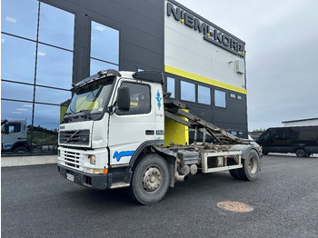 Kamion za utovaranje kontejnera VOLVO FM7