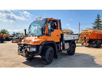 Komunalni traktor UNIMOG U400