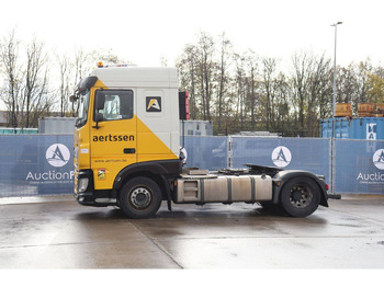 Kamion sa golom šasijom i zatvorenom kabinom DAF XF 480