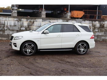 Limuzina MERCEDES-BENZ