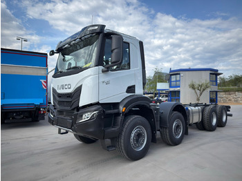 Kamion sa golom šasijom i zatvorenom kabinom IVECO T-WAY