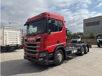 Kamion sa golom šasijom i zatvorenom kabinom SCANIA R 450