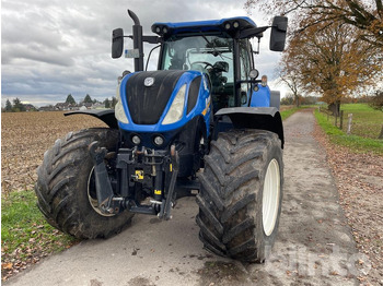 Traktor NEW HOLLAND T7.230