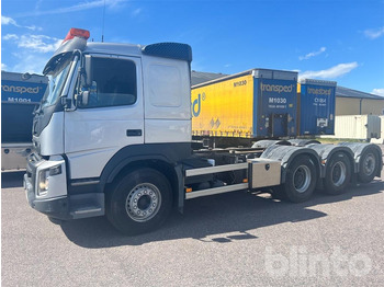 Kamion sa golom šasijom i zatvorenom kabinom VOLVO FMX