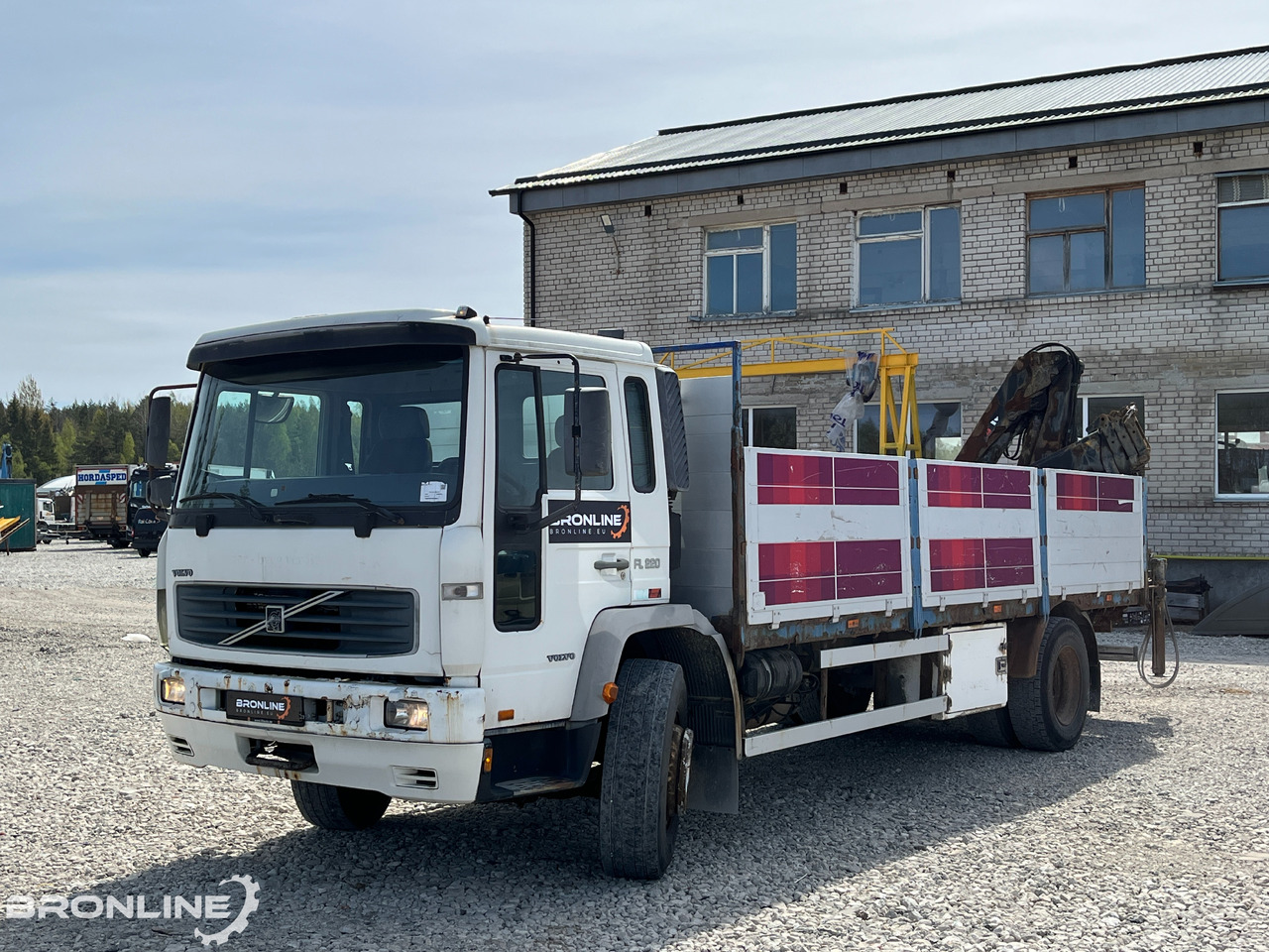 2000 Volvo FL220 4x2 + Hiab 102-4 - Kamion sa tovarnim sandukom, Kamion sa dizalicom: slika 2 2000 Volvo FL220 4x2 + Hiab 102-4 - Kamion sa tovarnim sandukom, Kamion sa dizalicom: slika 2