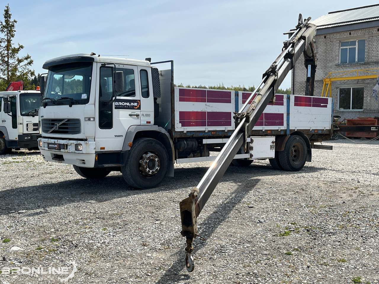 2000 Volvo FL220 4x2 + Hiab 102-4 - Kamion sa tovarnim sandukom, Kamion sa dizalicom: slika 1 2000 Volvo FL220 4x2 + Hiab 102-4 - Kamion sa tovarnim sandukom, Kamion sa dizalicom: slika 1