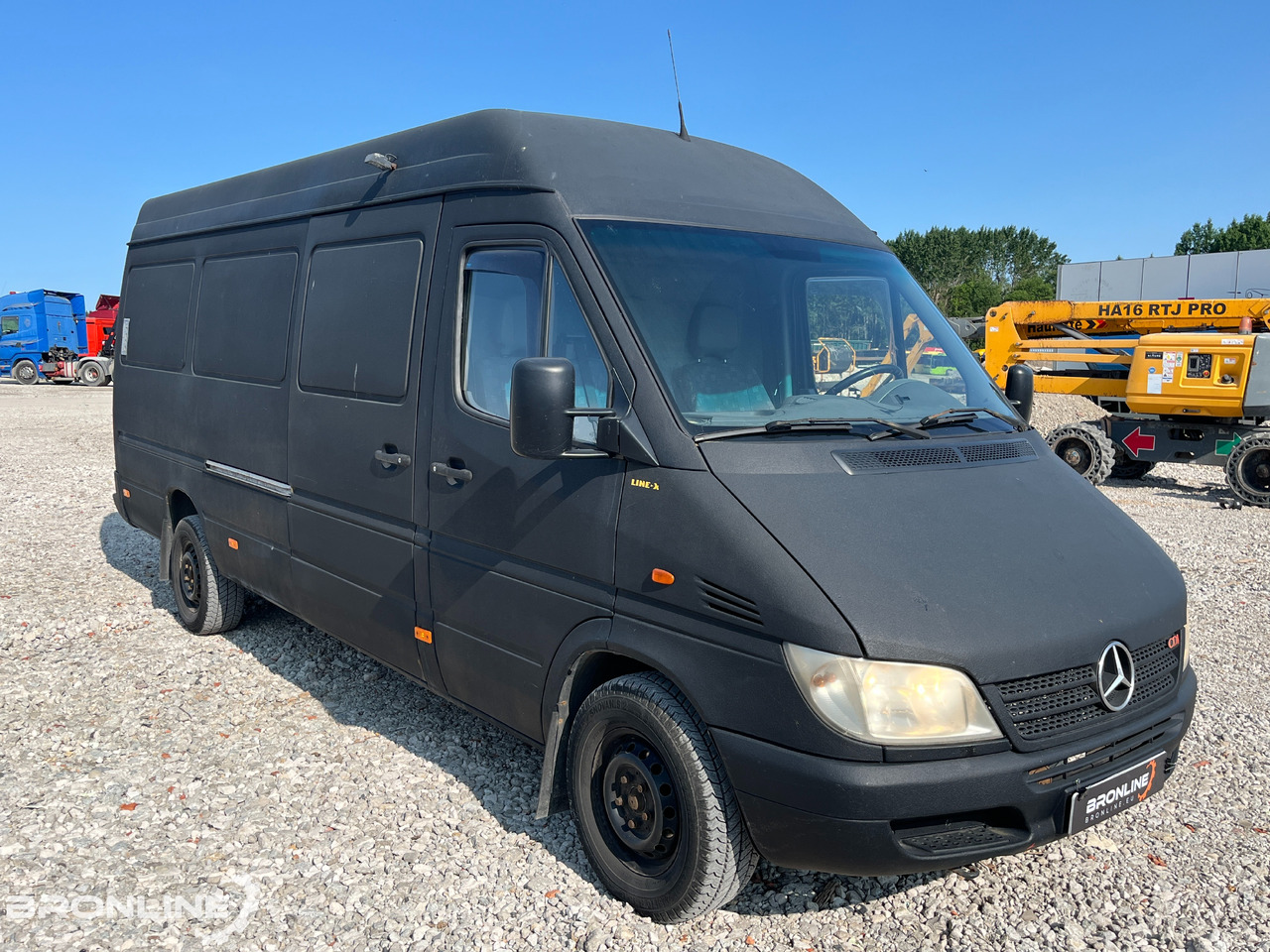 2004 Mercedes-Benz Sprinter 313 CDI 2.2d 95kW - Furgon: slika 2 2004 Mercedes-Benz Sprinter 313 CDI 2.2d 95kW - Furgon: slika 2