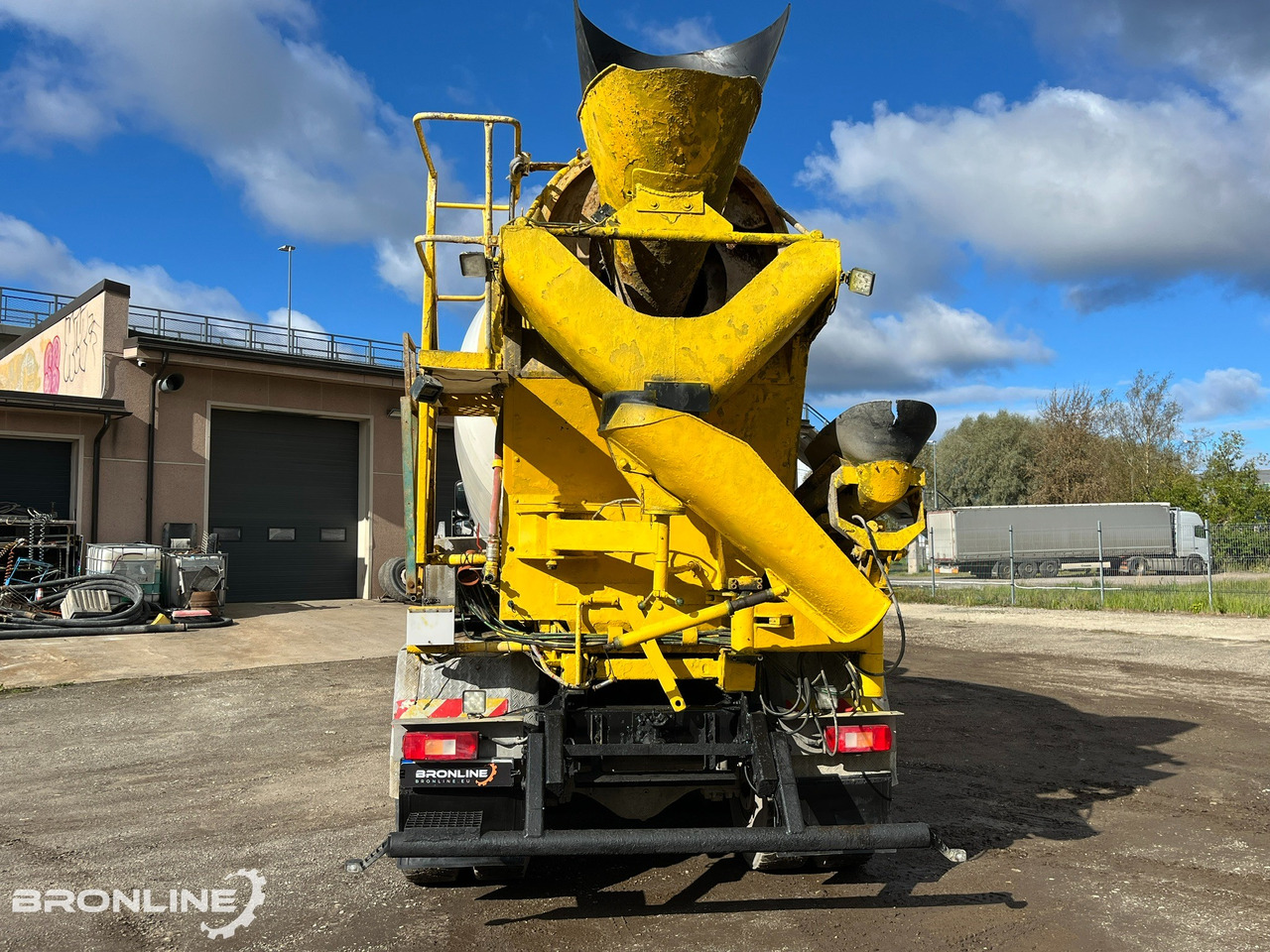 2004 Volvo FM12 420 8x4 Intermix 10m³ - Mikser za beton: slika 5 2004 Volvo FM12 420 8x4 Intermix 10m³ - Mikser za beton: slika 5