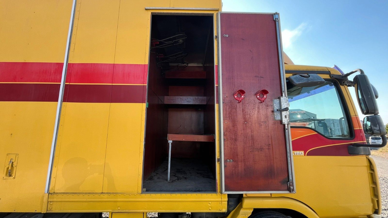 MAN TGL 10.180 Euro 4 Pferdetransporter Horse MAN TGL 10.180 Euro 4 Pferdetransporter Horse - Kamioni za prevoz konja: slika 3 MAN TGL 10.180 Euro 4 Pferdetransporter Horse MAN TGL 10.180 Euro 4 Pferdetransporter Horse - Kamioni za prevoz konja: slika 3