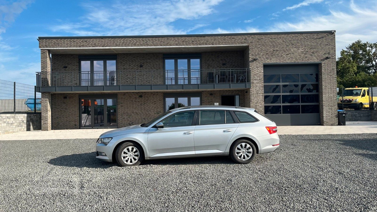 Skoda Superb Combi Active - Karavan: slika 1 Skoda Superb Combi Active - Karavan: slika 1