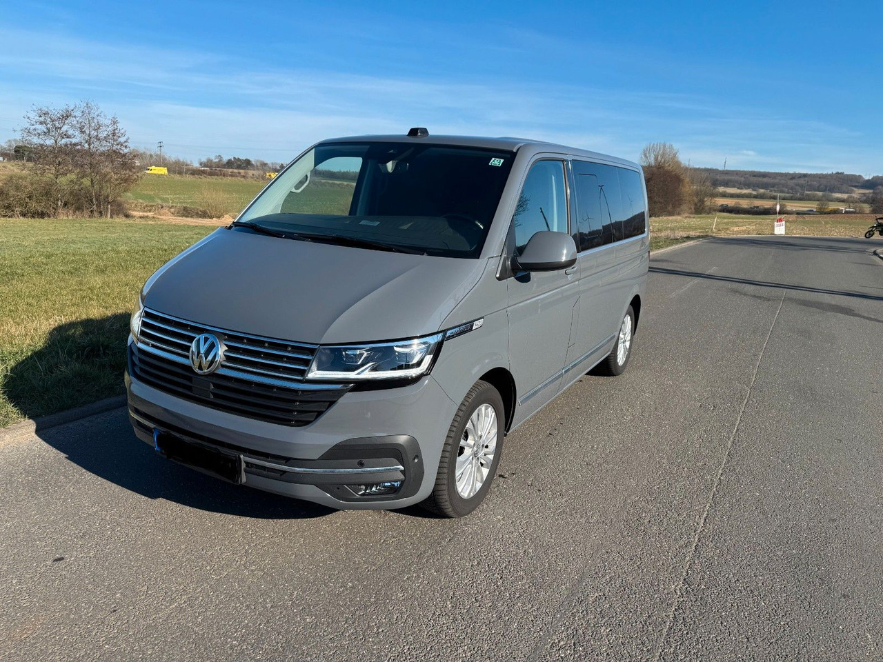 Volkswagen T6.1 Transporter Multivan Generation Six 4x4 - Putnički kombi: slika 2 Volkswagen T6.1 Transporter Multivan Generation Six 4x4 - Putnički kombi: slika 2