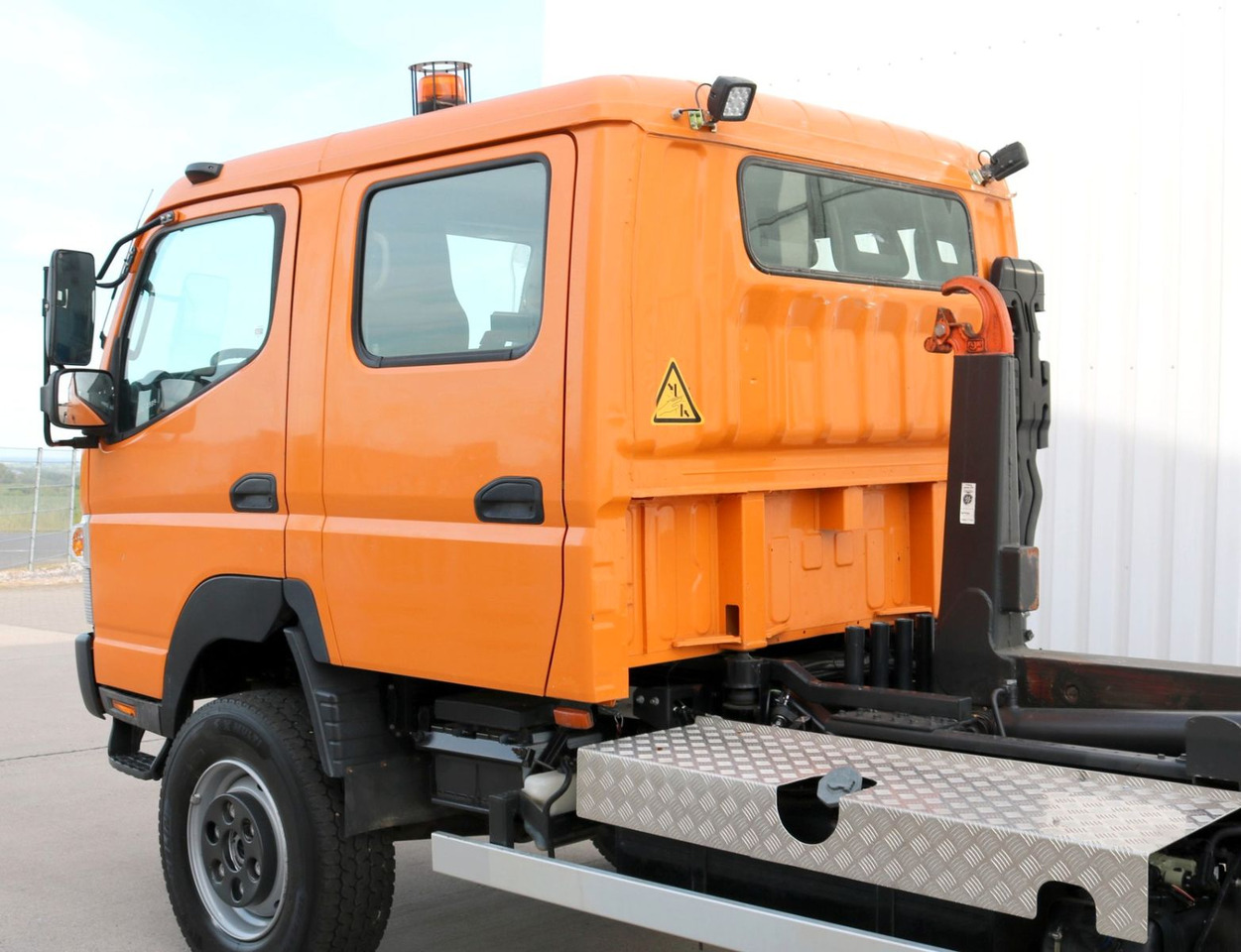 FUSO 6C180 DOKA / 4x4 /KLIMA /WINDE /Standh. / 37tkm - Kamion sa golom šasijom i zatvorenom kabinom: slika 5 FUSO 6C180 DOKA / 4x4 /KLIMA /WINDE /Standh. / 37tkm - Kamion sa golom šasijom i zatvorenom kabinom: slika 5