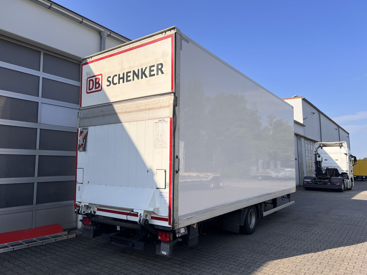 Ackermann Z-KA-F10.5/7,6 1 Achs Kofferanhänger, Ladebordwand - Prikolica sa zatvorenim sandukom: slika 4 Ackermann Z-KA-F10.5/7,6 1 Achs Kofferanhänger, Ladebordwand - Prikolica sa zatvorenim sandukom: slika 4