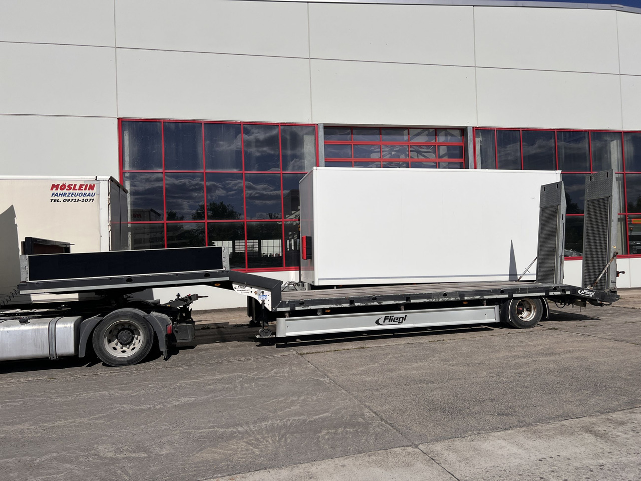 Fliegl SES210 1 Achs Satteltieflader - Niska poluprikolica za prevoz: slika 4 Fliegl SES210 1 Achs Satteltieflader - Niska poluprikolica za prevoz: slika 4