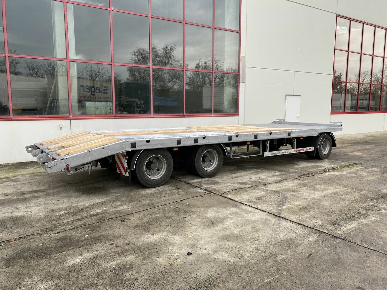 Möslein 3 Achs Tieflader gerader Ladefläche 8,10 m,Neuf - Niska prikolica za prevoz: slika 5 Möslein 3 Achs Tieflader gerader Ladefläche 8,10 m,Neuf - Niska prikolica za prevoz: slika 5