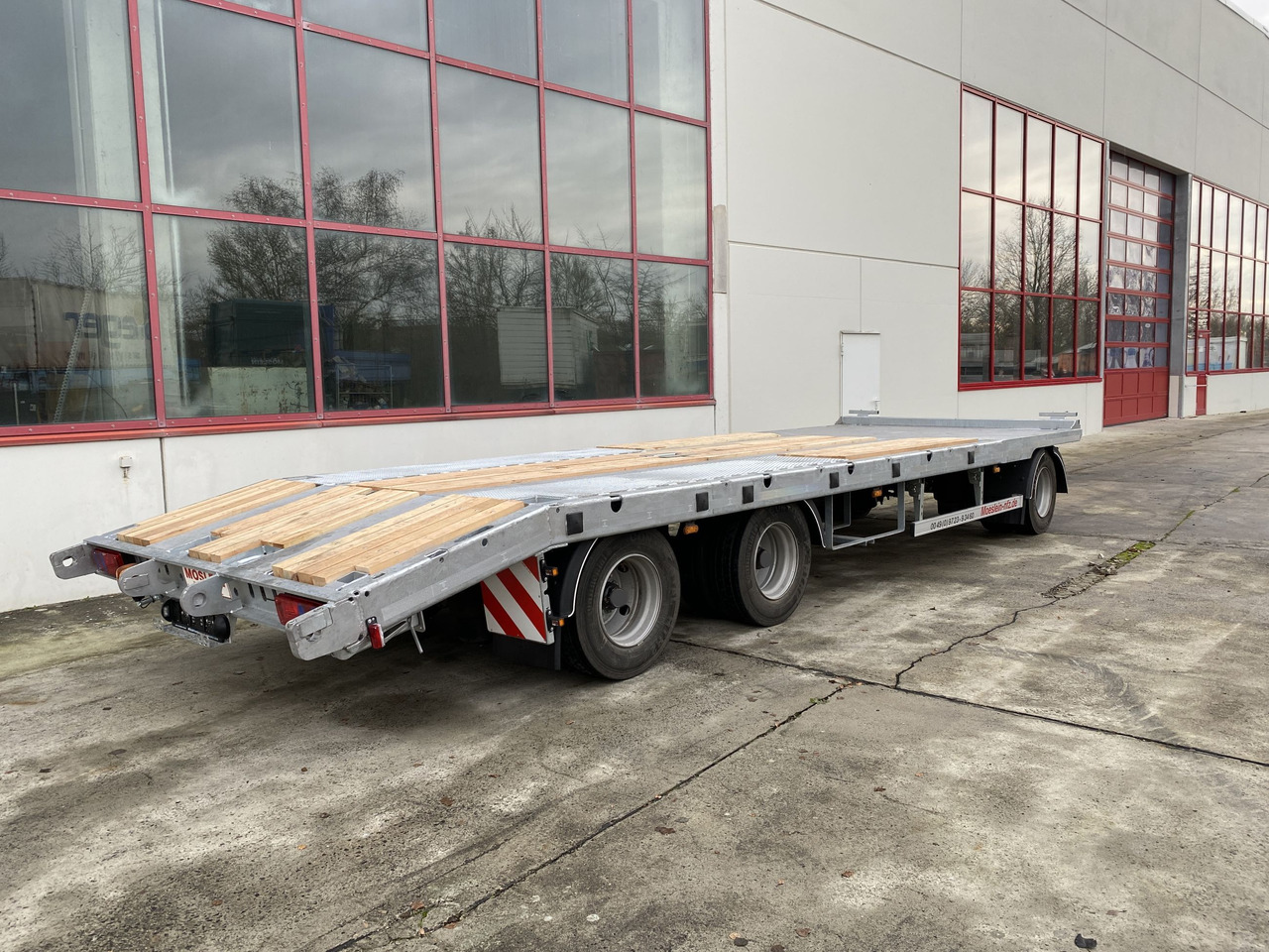 Möslein T 3-8,20 P OR 3 Achs Tieflader gerader Ladefläche 8,10 m,Neufahrzeug - Niska prikolica za prevoz: slika 2 Möslein T 3-8,20 P OR 3 Achs Tieflader gerader Ladefläche 8,10 m,Neufahrzeug - Niska prikolica za prevoz: slika 2