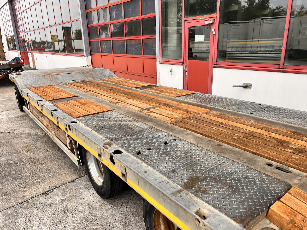 Niska prikolica za prevoz za prevoz teških mašina Möslein TF3 Schwebheim 3 Achs Tiefladeranhänger: slika 7 Niska prikolica za prevoz za prevoz teških mašina Möslein TF3 Schwebheim 3 Achs Tiefladeranhänger: slika 7