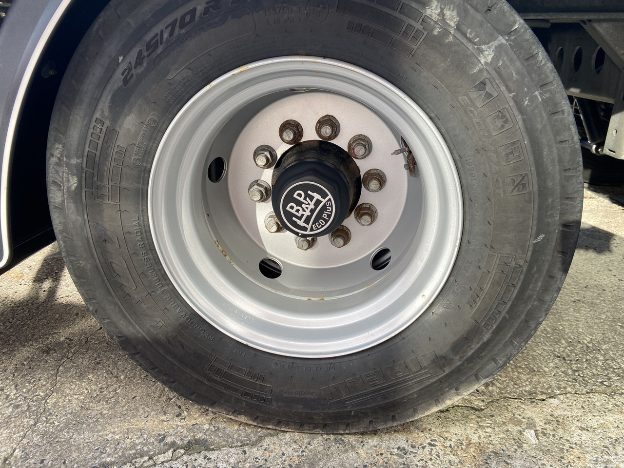 Niska prikolica za prevoz za prevoz teških mašina Möslein TO 3 F Schwebheim Neuwertig 3 Achs Tieflader 8,10 m Ladefläche: slika 9 Niska prikolica za prevoz za prevoz teških mašina Möslein TO 3 F Schwebheim Neuwertig 3 Achs Tieflader 8,10 m Ladefläche: slika 9