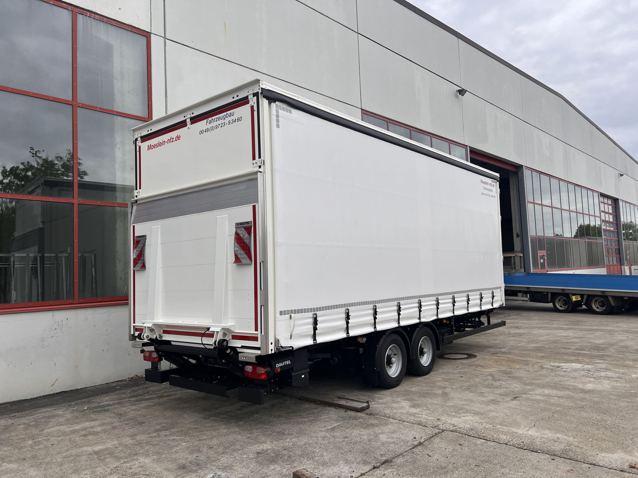 Möslein TPS 105 D-L Planenanhänger, Ladebordwand + Durchladbar neuwertig - Prikolica sa ceradom: slika 2 Möslein TPS 105 D-L Planenanhänger, Ladebordwand + Durchladbar neuwertig - Prikolica sa ceradom: slika 2