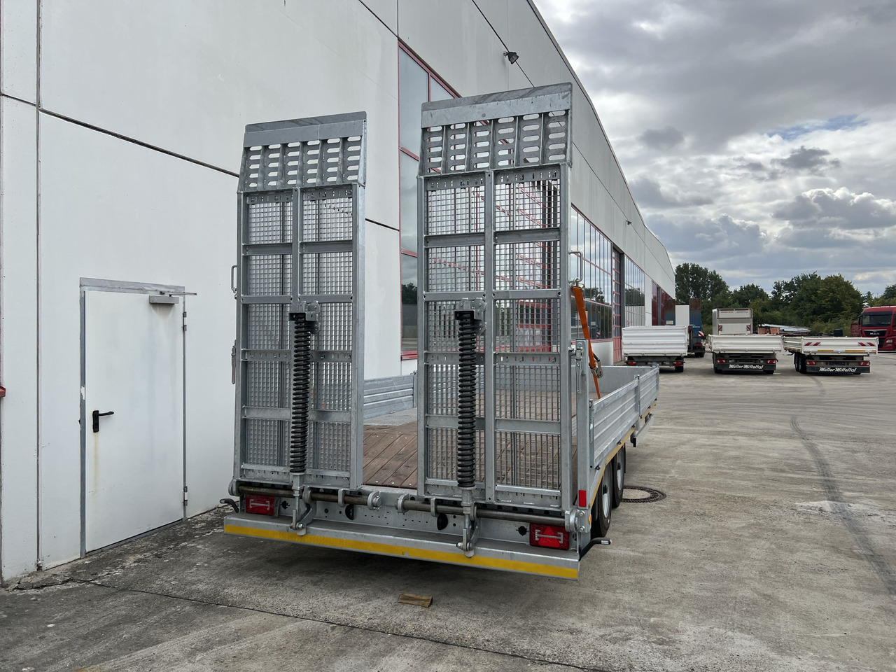 Möslein TT11 BR Neuer Tandemtieflader, breit Rampen - Niska prikolica za prevoz: slika 3 Möslein TT11 BR Neuer Tandemtieflader, breit Rampen - Niska prikolica za prevoz: slika 3