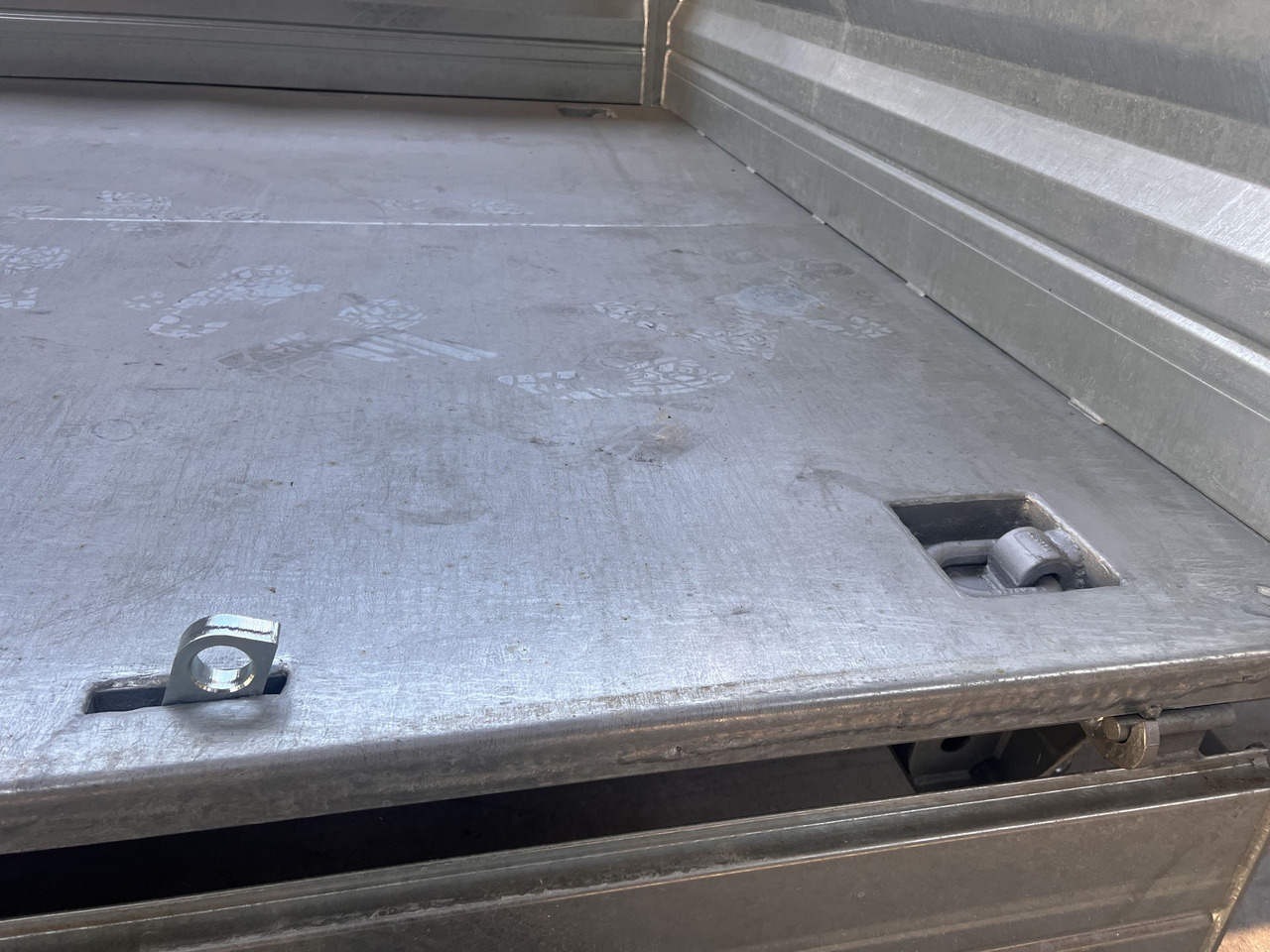 Möslein TTD 14 5,70 m 14 t Tandem- Kipper Tieflader 5,70 m lang, Breite Reifen-- Neufahrzeug -- - Prikolica istovarivača: slika 3 Möslein TTD 14 5,70 m 14 t Tandem- Kipper Tieflader 5,70 m lang, Breite Reifen-- Neufahrzeug -- - Prikolica istovarivača: slika 3