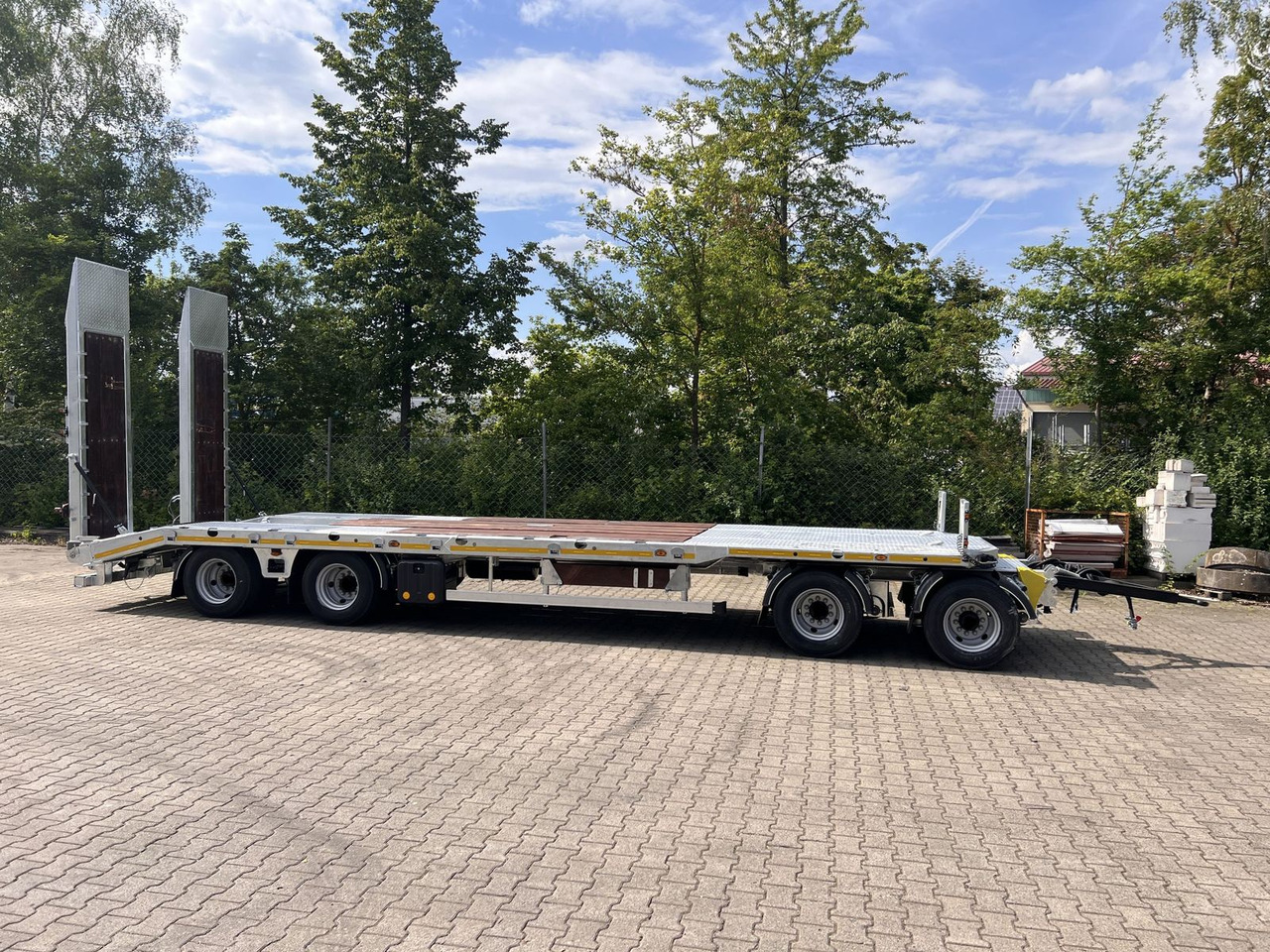 Möslein neuer 4 Achs Tieflader gerade hydraulischen Ram - Niska prikolica za prevoz: slika 1 Möslein neuer 4 Achs Tieflader gerade hydraulischen Ram - Niska prikolica za prevoz: slika 1