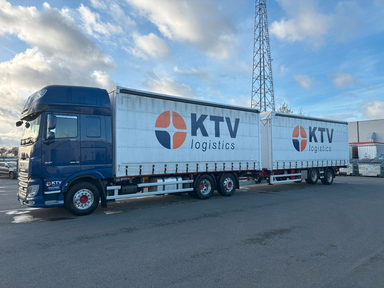 DAF SSC XF 480 Jumbo + Anh Wecon Staplerhalterung - Kamion sa ceradom, Prikolica sa ceradom: slika 1 DAF SSC XF 480 Jumbo + Anh Wecon Staplerhalterung - Kamion sa ceradom, Prikolica sa ceradom: slika 1