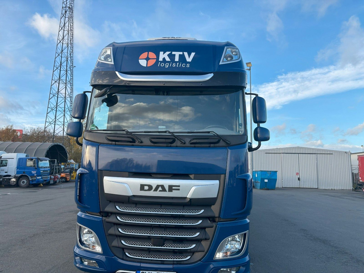 DAF SSC XF 480 Jumbo + Anh Wecon Staplerhalterung - Kamion sa ceradom, Prikolica sa ceradom: slika 3 DAF SSC XF 480 Jumbo + Anh Wecon Staplerhalterung - Kamion sa ceradom, Prikolica sa ceradom: slika 3