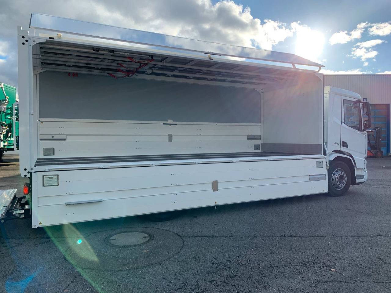 DAF FA XD 370 zikun Swing-Board-Aufbau - Kamion za prevoz boca: slika 4 DAF FA XD 370 zikun Swing-Board-Aufbau - Kamion za prevoz boca: slika 4