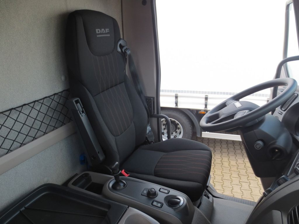 Interior photo 1: Kamion za prevoz boca DAF LF 310 18t Zikun Getränkeaufbau DAF LF 310 18t Zikun Getränkeaufbau