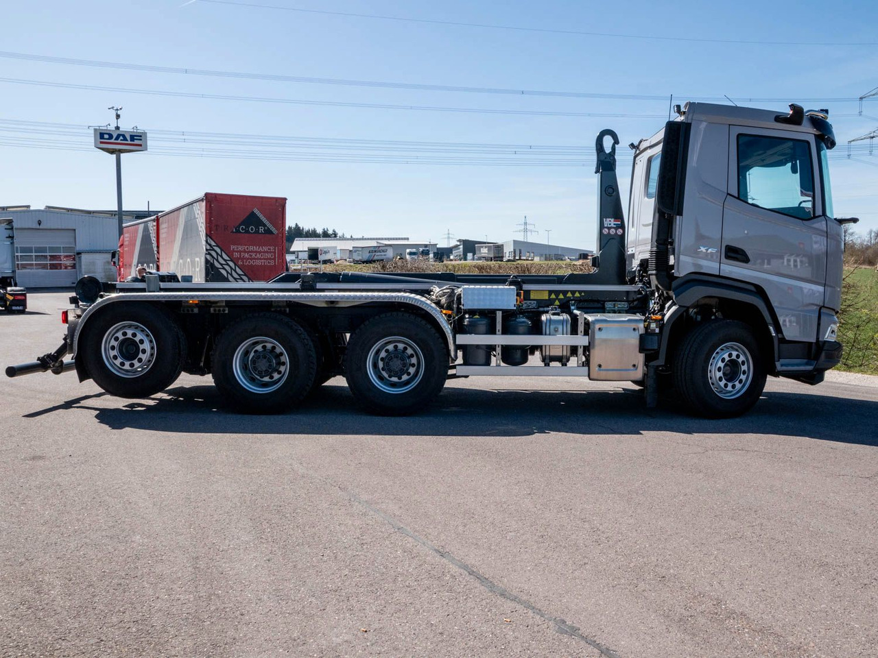 DAF XF 530 FAW mit VDL Abrollkipper DAF XF 530 FAW mit VDL Abrollkipper - Kamion sa hidrauličnom kukom: slika 4 DAF XF 530 FAW mit VDL Abrollkipper DAF XF 530 FAW mit VDL Abrollkipper - Kamion sa hidrauličnom kukom: slika 4