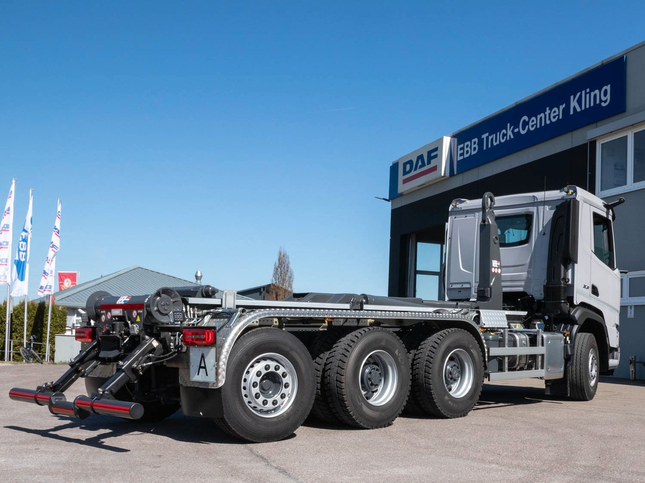 DAF XF 530 FAW mit VDL Abrollkipper DAF XF 530 FAW mit VDL Abrollkipper - Kamion sa hidrauličnom kukom: slika 3 DAF XF 530 FAW mit VDL Abrollkipper DAF XF 530 FAW mit VDL Abrollkipper - Kamion sa hidrauličnom kukom: slika 3
