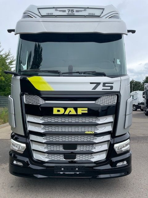 DAF XG+ 480 FT 75 Jahre DAF Edition "Limitiert" DAF XG+ 480 FT 75 Jahre DAF Edition - Tegljač: slika 4 DAF XG+ 480 FT 75 Jahre DAF Edition "Limitiert" DAF XG+ 480 FT 75 Jahre DAF Edition - Tegljač: slika 4