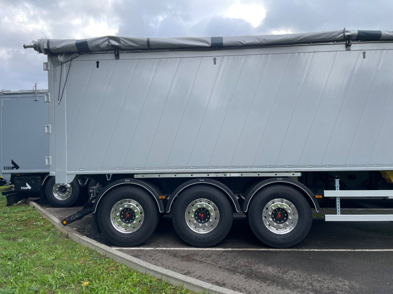 Wielton Bulk Master 51 cbm 3-Achs Alukipper Wielton Bulk Master 51 cbm 3-Achs Alukipper - Poluprikolica istovarivača: slika 4 Wielton Bulk Master 51 cbm 3-Achs Alukipper Wielton Bulk Master 51 cbm 3-Achs Alukipper - Poluprikolica istovarivača: slika 4