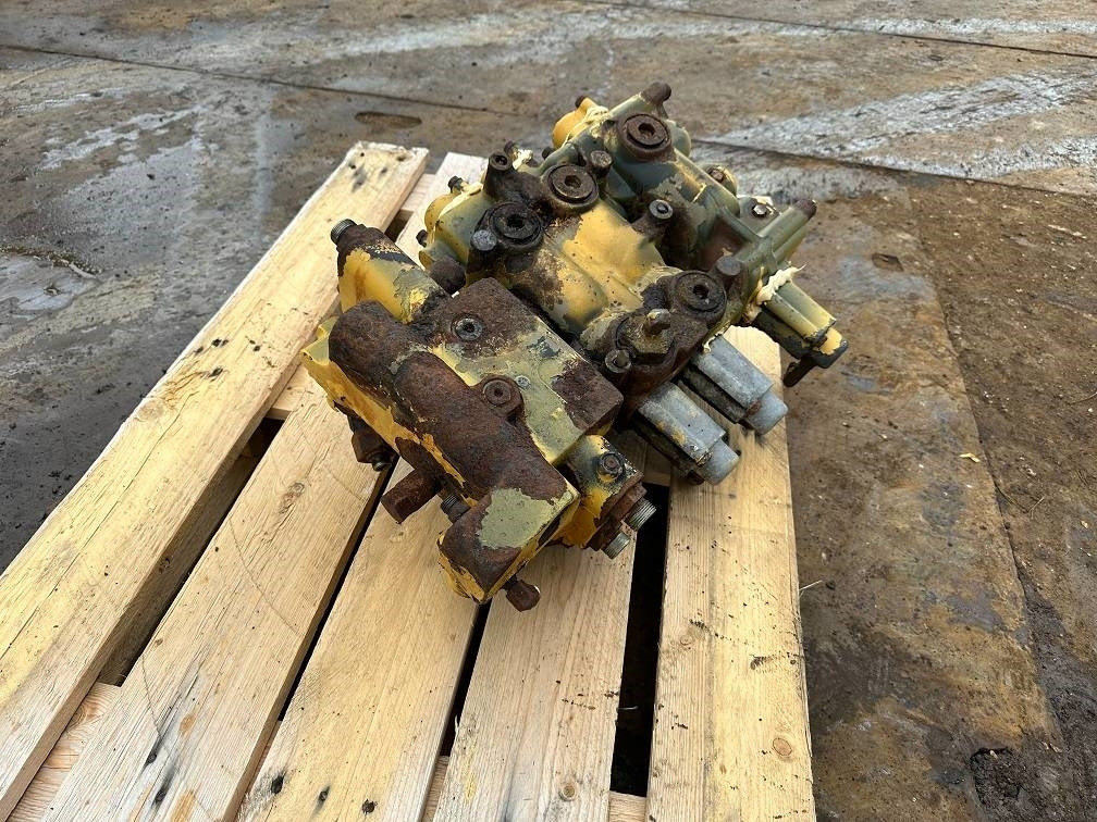 CAT 950 G II valve - Hidraulika za Građevinska mašina: slika 2 CAT 950 G II valve - Hidraulika za Građevinska mašina: slika 2