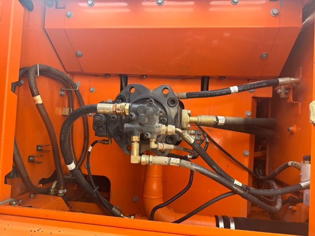 Bager Doosan DX 300 LC ( 4.690 original hours 18M long reach ): slika 17