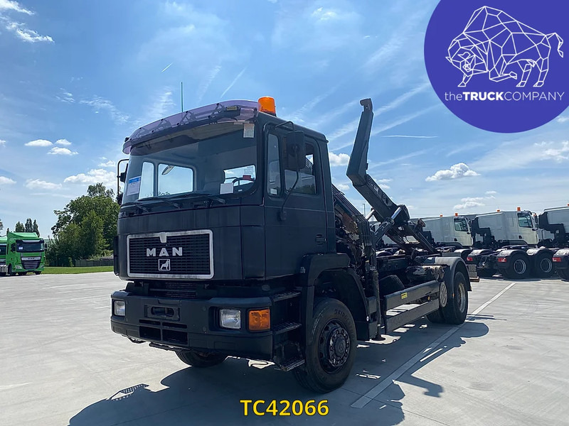 MAN F 2000 19.272 - Kamion za prevoz kontejnera/ Kamion sa promenjivim sandukom: slika 1 MAN F 2000 19.272 - Kamion za prevoz kontejnera/ Kamion sa promenjivim sandukom: slika 1