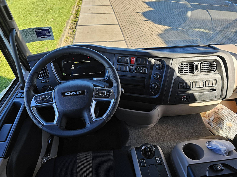 Interior photo 2: Kamion sa golom šasijom i zatvorenom kabinom DAF XB 290 19T WB 530 NEW Interior photo 2: Kamion sa golom šasijom i zatvorenom kabinom DAF XB 290 19T WB 530 NEW