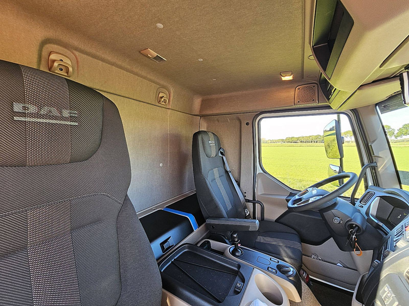 Interior photo 4: Kamion sa golom šasijom i zatvorenom kabinom DAF XB 290 19T WB 530 NEW Interior photo 4: Kamion sa golom šasijom i zatvorenom kabinom DAF XB 290 19T WB 530 NEW