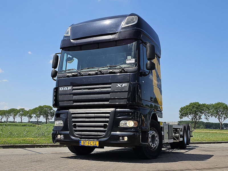 DAF XF 105.460 SSC 6X2 FAS MANUAL - Kamion sa golom šasijom i zatvorenom kabinom: slika 1 DAF XF 105.460 SSC 6X2 FAS MANUAL - Kamion sa golom šasijom i zatvorenom kabinom: slika 1