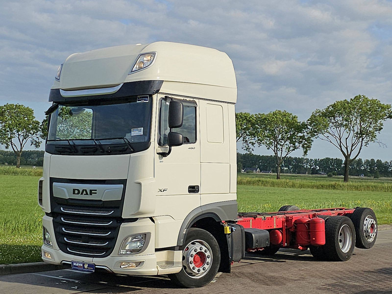DAF XF 480 - Kamion sa golom šasijom i zatvorenom kabinom: slika 2 DAF XF 480 - Kamion sa golom šasijom i zatvorenom kabinom: slika 2