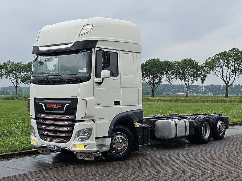 DAF XF 480 - Kamion sa golom šasijom i zatvorenom kabinom: slika 2 DAF XF 480 - Kamion sa golom šasijom i zatvorenom kabinom: slika 2