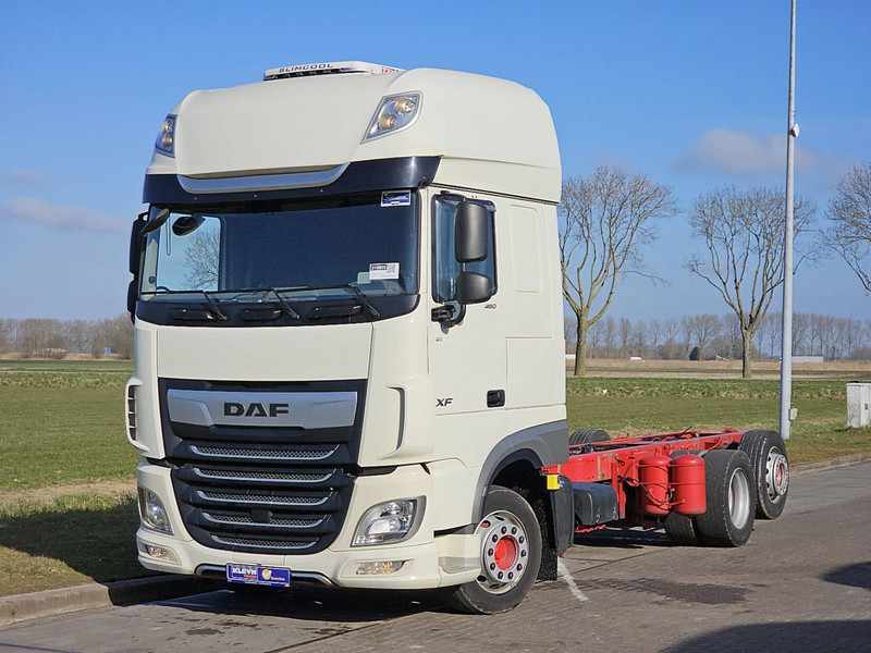 DAF XF 480 SSC 6X2 FAR INTARDER - Kamion sa golom šasijom i zatvorenom kabinom: slika 2 DAF XF 480 SSC 6X2 FAR INTARDER - Kamion sa golom šasijom i zatvorenom kabinom: slika 2