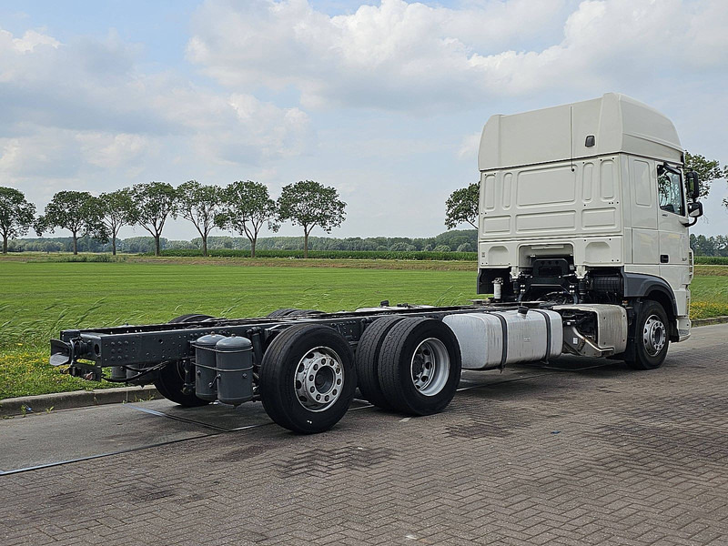 DAF XF 480 SSC 6X2 FAR INTARDER - Kamion sa golom šasijom i zatvorenom kabinom: slika 3 DAF XF 480 SSC 6X2 FAR INTARDER - Kamion sa golom šasijom i zatvorenom kabinom: slika 3