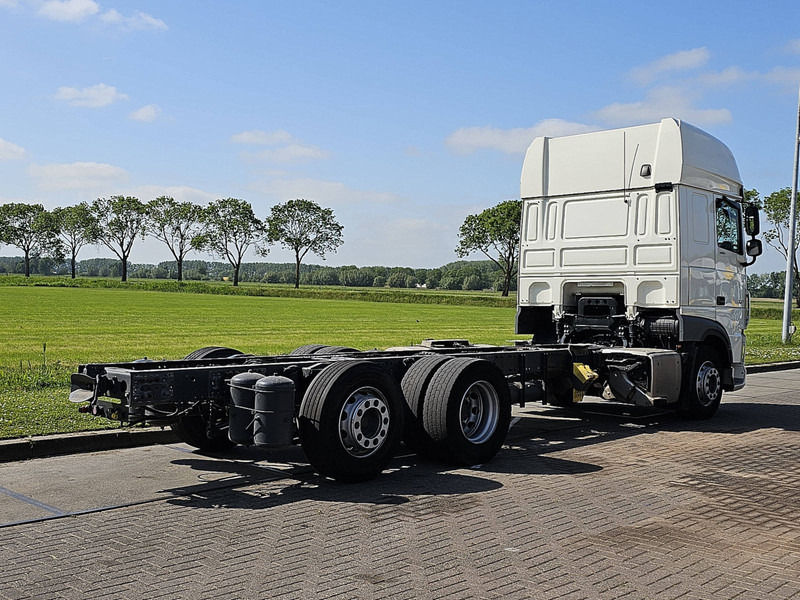 DAF XF 480 SSC 6X2 FAR INTARDER - Kamion sa golom šasijom i zatvorenom kabinom: slika 3 DAF XF 480 SSC 6X2 FAR INTARDER - Kamion sa golom šasijom i zatvorenom kabinom: slika 3