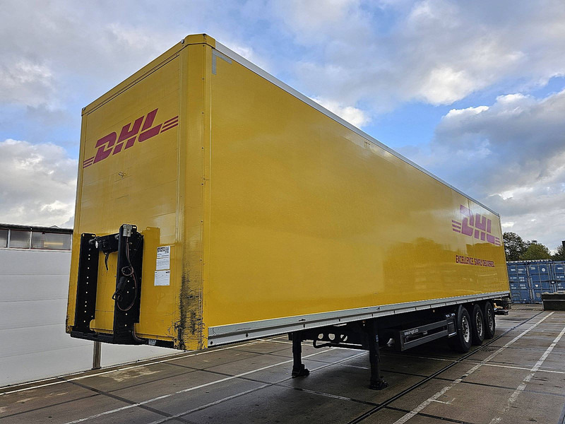 Kögel SKH24 LIFT AXLE TAILLIFT - Poluprikolica sa zatvorenim sandukom: slika 1 Kögel SKH24 LIFT AXLE TAILLIFT - Poluprikolica sa zatvorenim sandukom: slika 1