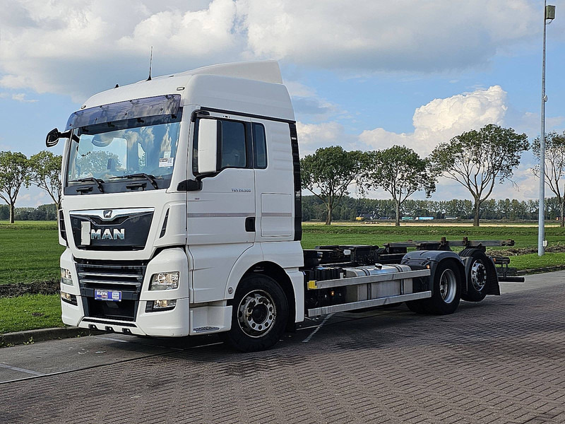 MAN 26.500 TGX - Kamion za prevoz kontejnera/ Kamion sa promenjivim sandukom: slika 2 MAN 26.500 TGX - Kamion za prevoz kontejnera/ Kamion sa promenjivim sandukom: slika 2