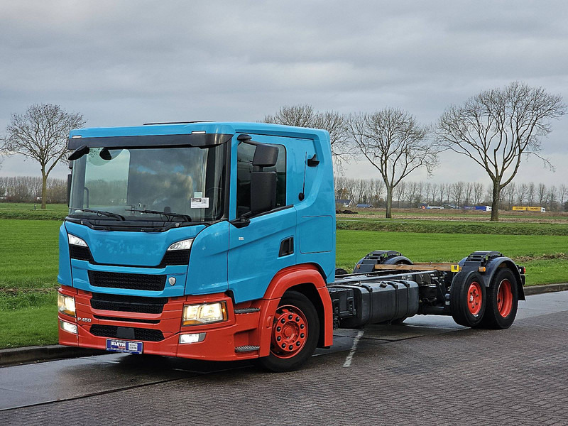 Scania P450 - Kamion sa golom šasijom i zatvorenom kabinom: slika 2 Scania P450 - Kamion sa golom šasijom i zatvorenom kabinom: slika 2